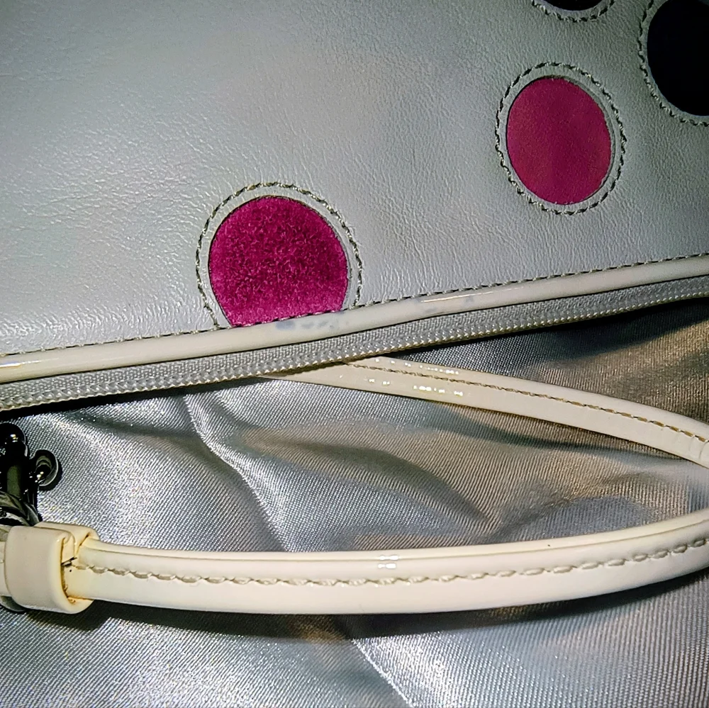 Vintage COACH LTD ED MULTICOLOR POLKA DOT WHITE LEATHER WRISTLET - Picture 5 of 8